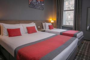 Family Room - Non-Smoking room in Devoncove Hotel Glasgow
