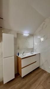 Sejours chez l'habitant Chambres d-hotes - La correziene : Chambre Lit King-Size Deluxe