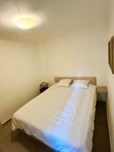 Spacious 4 Bedroom Apartment by Agios Dimitrios