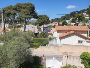 Appartements T2 neuf, RDJ dans villa sous les pins, port Carry, jardin terrasse independants : Appartement 1 Chambre
