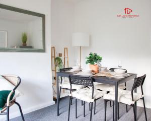 Spacious 7-Bed Home for Contractors & Families in St Helens