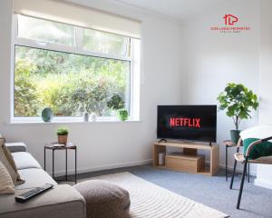 Spacious 7-Bed Home for Contractors & Families in St Helens