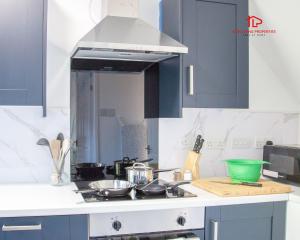 Contractor Base 4-Bedrooms Sleeps 7 Near Liverpool