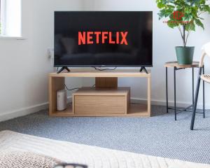 Contractor-Friendly 4BR House, Liverpool, Sleeps 7, Fast WIFI