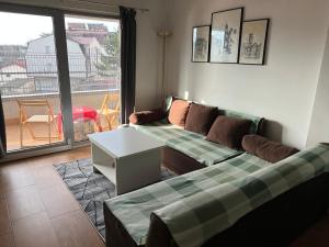 Cozy, family-friendly 2 bed apt with parking