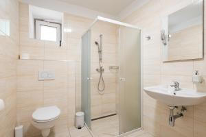 Twin Room with Bathroom room in Penzion Sezemice