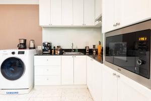 state tower condo Riverview High Floor Hangover