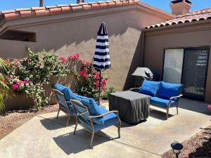 Relax in Palm Valley Comfort