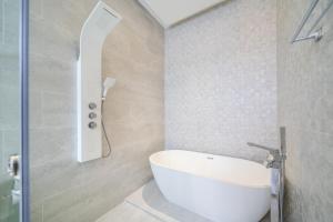 Andaman Villa 15 minutes from Bangtao Beach