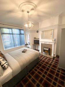 Leeds Super Spacious, 4 Bedroom property City Centre