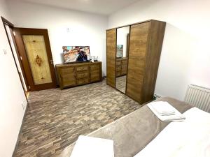 Chris Mountain Retreat