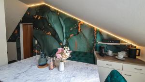 Zwei moderne Ferienwohnungen am Wald Altbaucharme, Waldblick