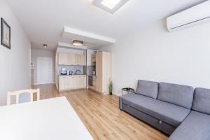 Fajny apartament z parkingiem, obok metra.