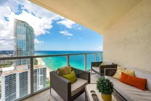 Unreal Ocean Views Modern Decor - Stunning Unit - Sunny Isles Beach