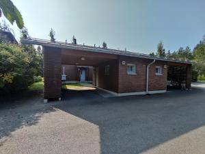 Lakeside Retreat near the University, with 2 free parking spots