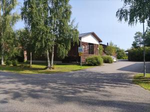 Lakeside Retreat near the University, with 2 free parking spots