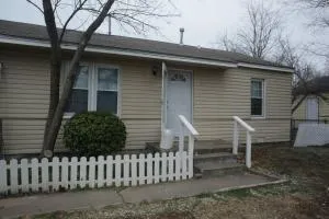 1 bedroom with a fireplace close to base - Burkburnett