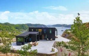 Stunning Home In Lyngdal With Kitchen - Grønsfjord