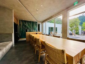 LOCA THE JUNPU Moroyose