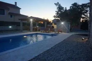 Cosy apartment with a pool - Gabonjin