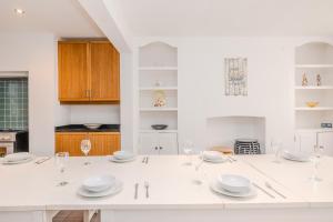 Perfect Seaside Getaway I Central Big Town House Next To Brighton Beach I First Choice For Big Group & Family Stay