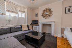 Perfect Seaside Getaway I Central Big Town House Next To Brighton Beach I First Choice For Big Group & Family Stay