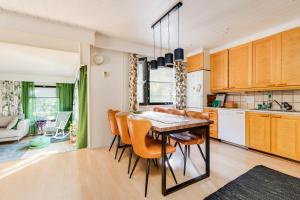 Cozy five bedroom house