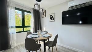 Versus Apartments near City of Arts III