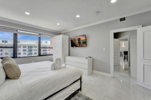 Luxury Penthouse 3BR 3BA Oceanfront PH7