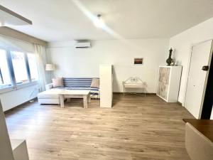 Piso reformado a 80 m de la playa