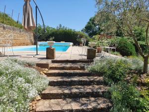 B&B / Chambres d'hotes DOMAINE DES FRANCHISES - Beaujolais Village - Charme et authenticite au coeur des Pierres dorees : photos des chambres