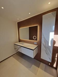 B&B / Chambres d'hotes DOMAINE DES FRANCHISES - Beaujolais Village - Charme et authenticite au coeur des Pierres dorees : photos des chambres