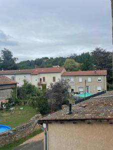 Appartements La parenthese doree Studio a saint bel : photos des chambres
