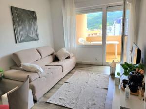 APARTAMENTO ACOGEDOR CON BONITAS VISTAS. E-BI-609