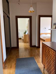 Spacious Old Town Apartment, 3 Rooms, Free Parking, Sleeps up to 7
