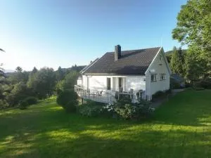 Et helt hus med utsikt! 10 min fra Trondheim sentrum - Støren