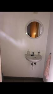 Chambre privée dans une grande maison