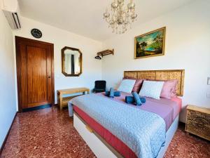 Newly renovated apartment, 6 mins to the beach