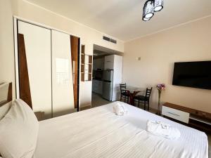 Hula Hula piece of the sea