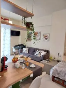 Sunny studio near metro - Soúrmena