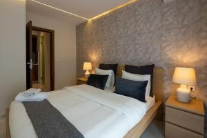 Luxury One Bedroom - City Center 3