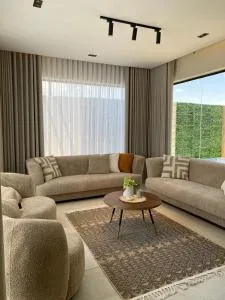 شاليهات نافارو - ‘Ukāz̧