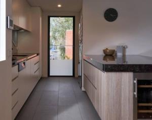 Brilliant Townhouse in Sensational Sth Melb Law