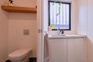 Brilliant Townhouse in Sensational Sth Melb Law