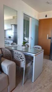 Apartamento com 2 suítes, varanda, vista mar, infraestrutura