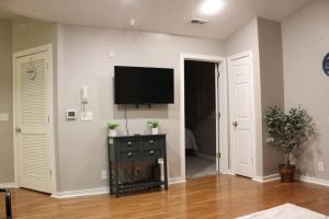 Comfy Downtown Condo