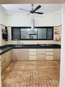 Private & Elegant 3BHK villa, Hillside Hideaway, 10 mins from MH Bus Stand