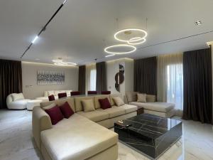 Luxry apartment in Taj city near Cairo airport