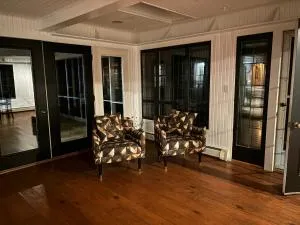 Farmhouse Cabin - Lucas