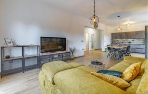 5 Bedroom Awesome Home In Valbandon